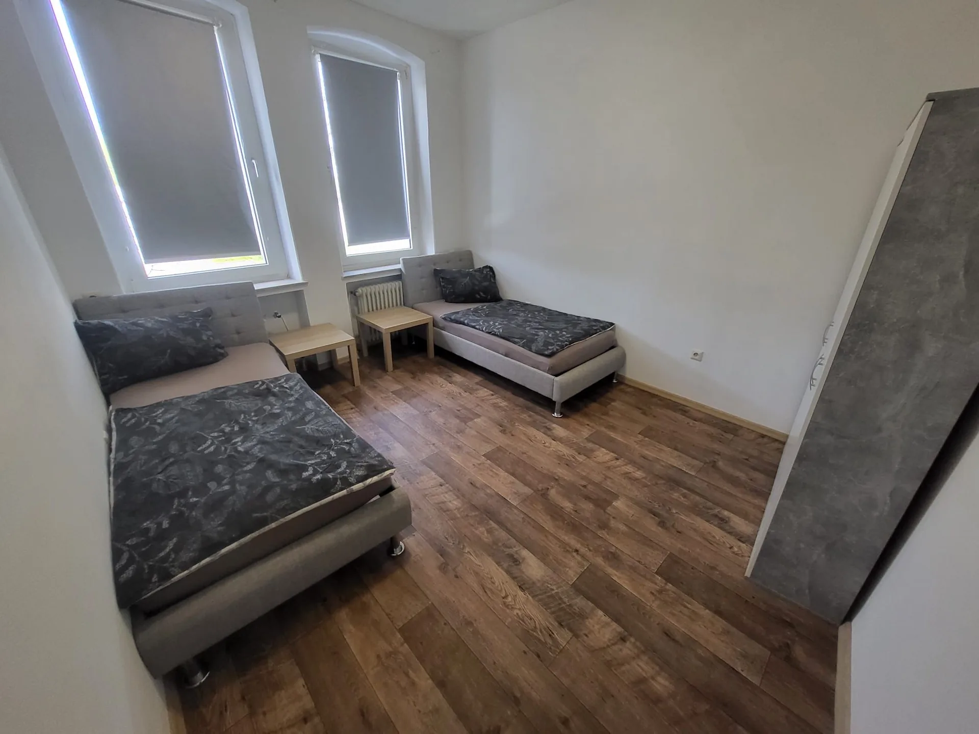 Zimmer mit zwei Betten für Monteure und Teams im Parkhotel Alex
